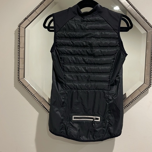 Nike “windbreaker vest” Like new only worn a couple times - Picture 2 of 4